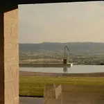 Designer Overlooking Valley アッシジ