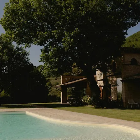 Designer Overlooking Valley Nyaraló *
